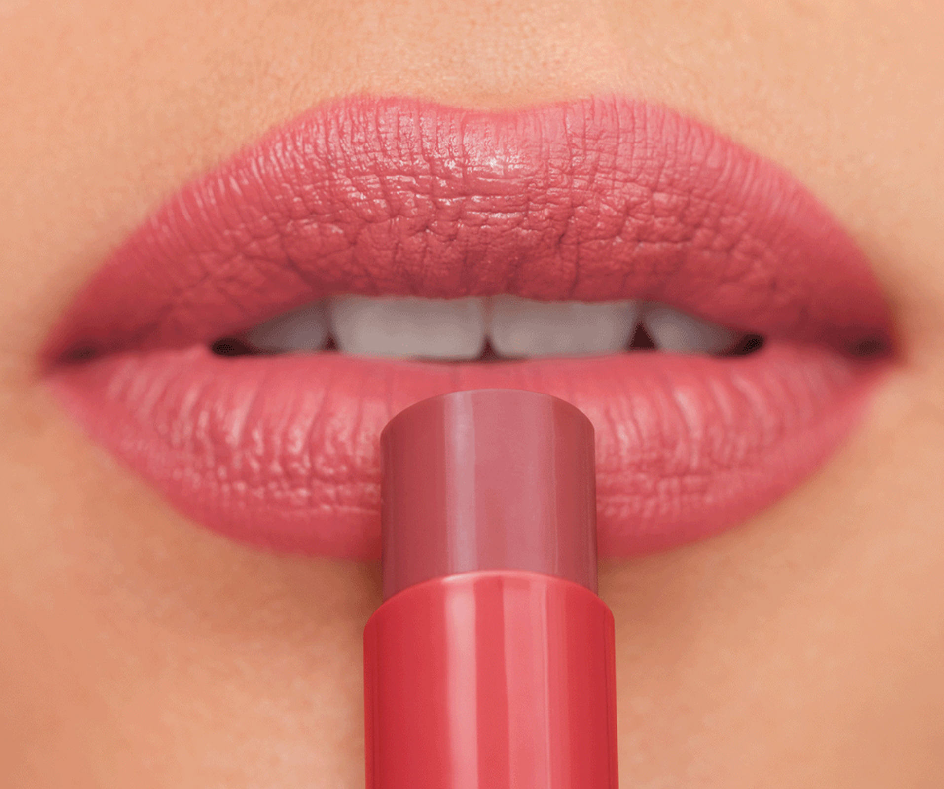 Un primer plano de los labios de una mujer