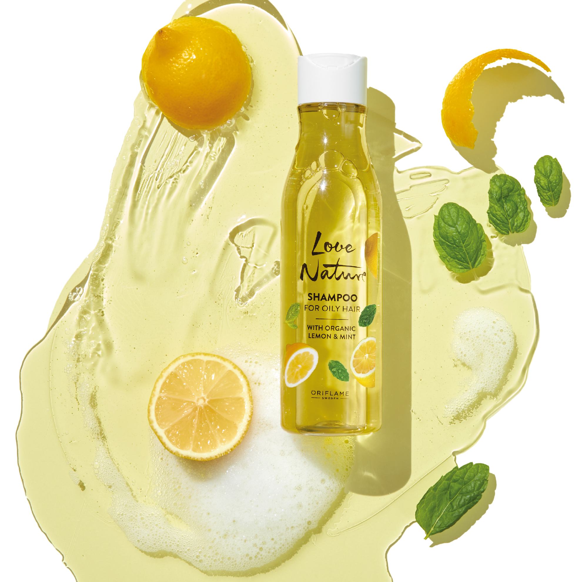 limon va yalpiz barglari bilan bir shisha shampun