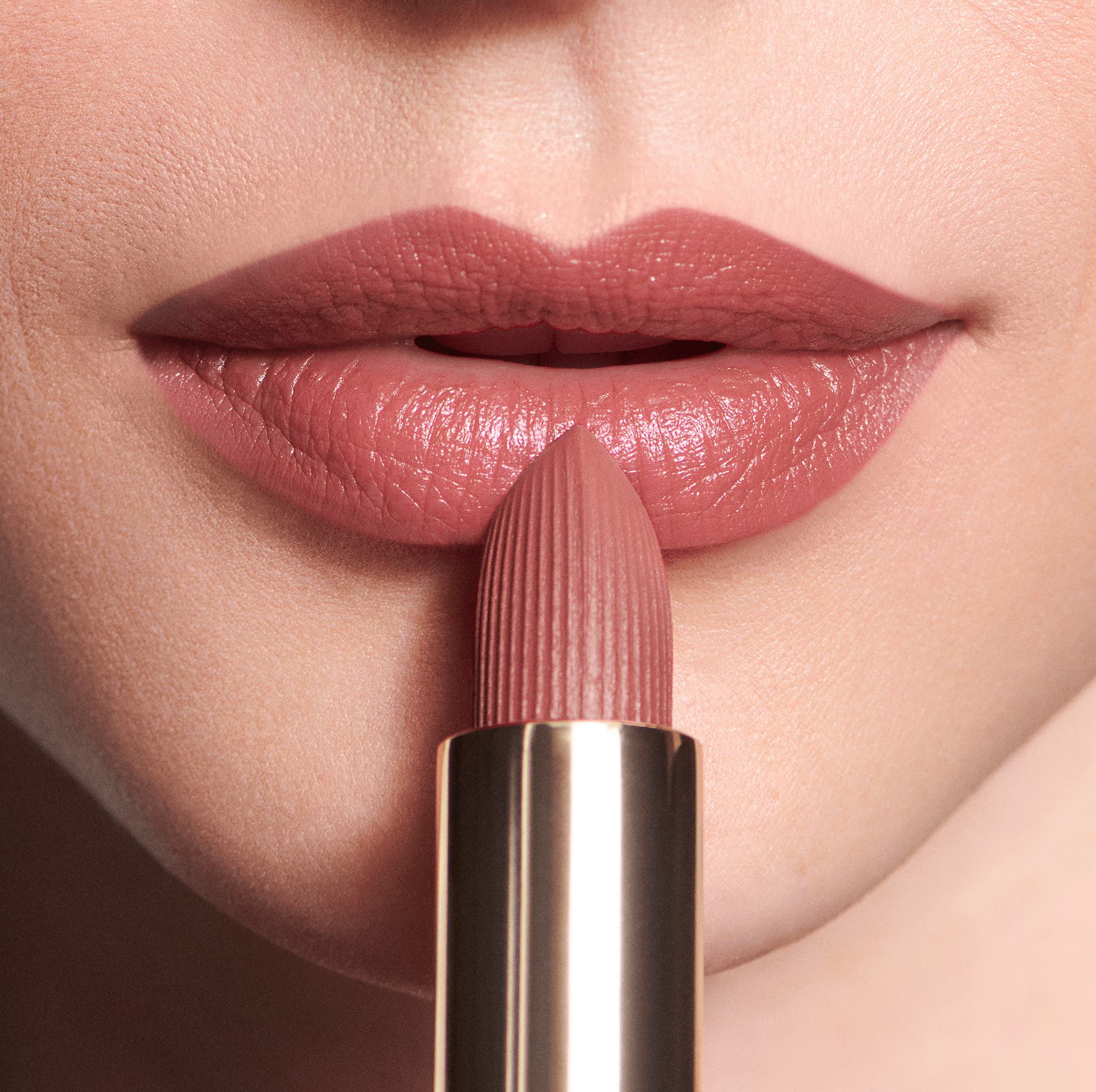 одблизу на усните на жената