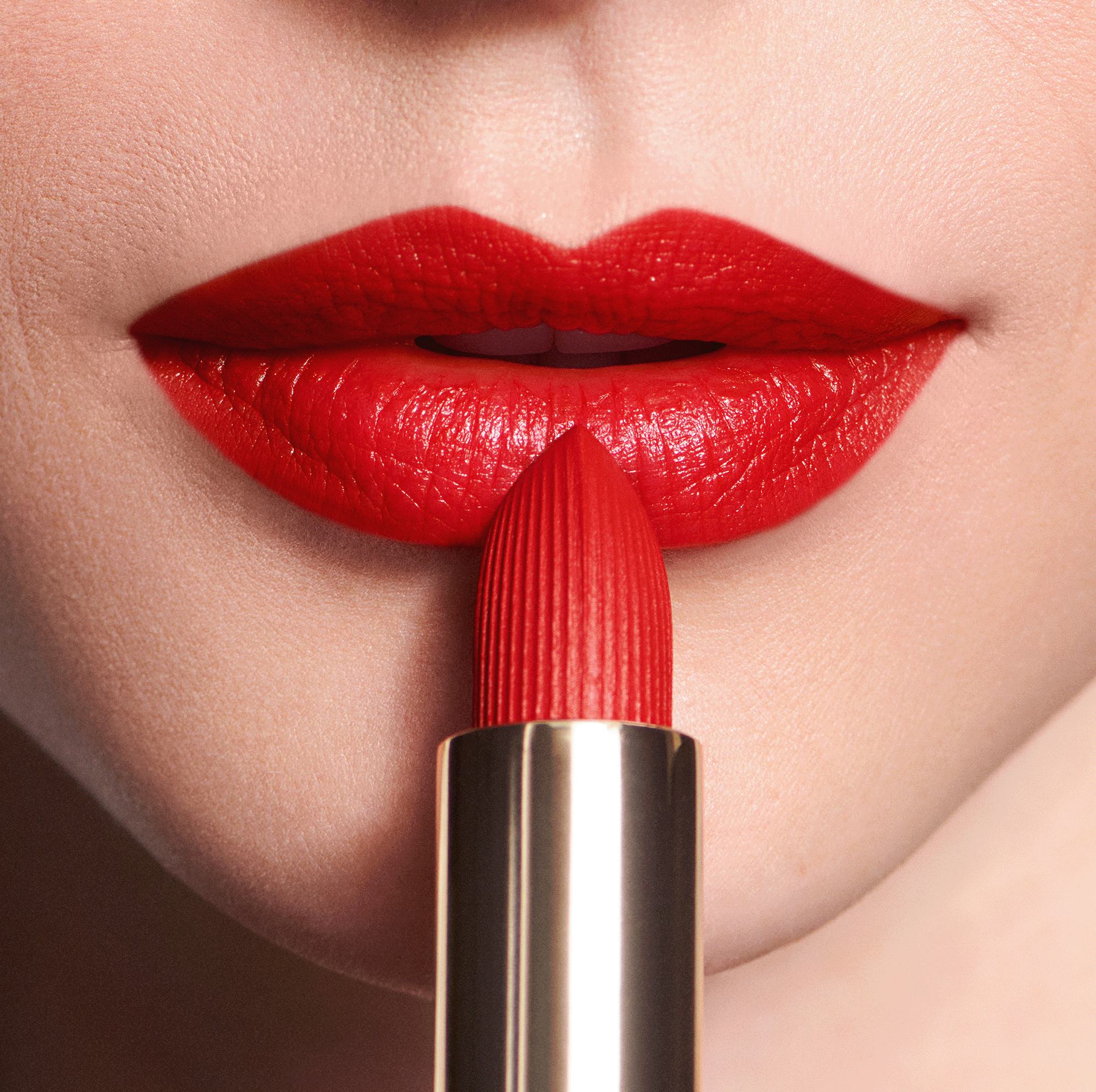 крупный план губ женщины