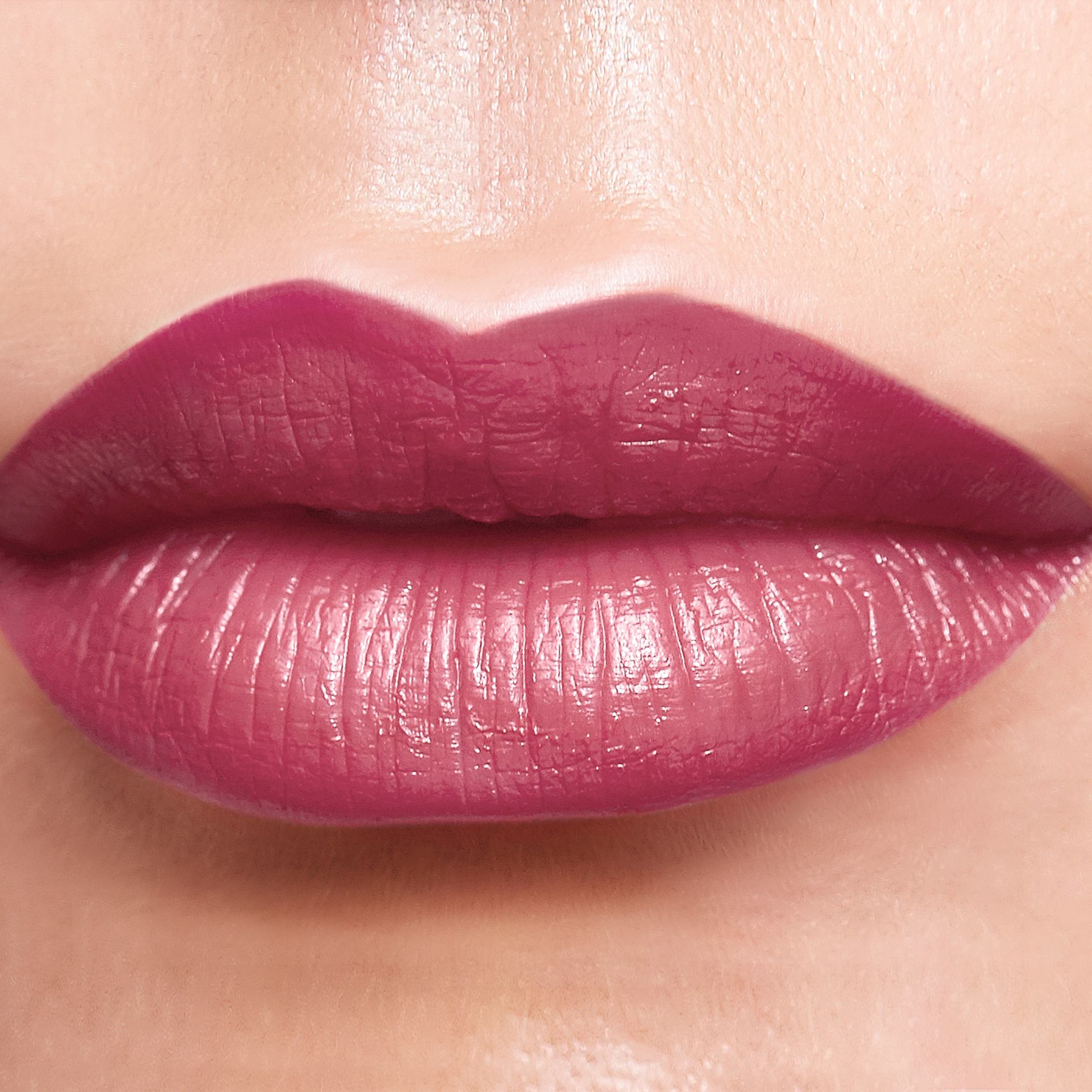 izbliza ženskih usana