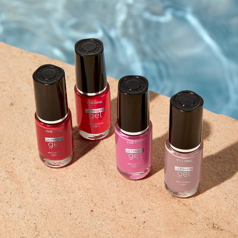 nagulakāļu pudelīšu grupa uz palodzes