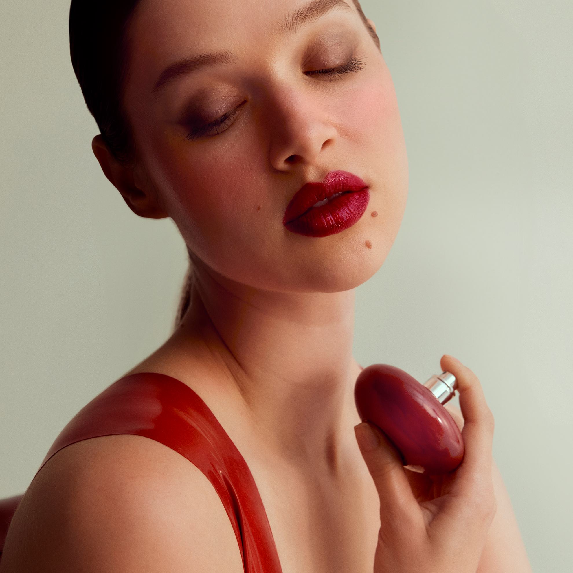 https://media-cdn.oriflame.com/productImage?externalMediaId=product-management-media%2fProducts%2f46047%2f46047_6.png&MediaId=19763917&Version=2