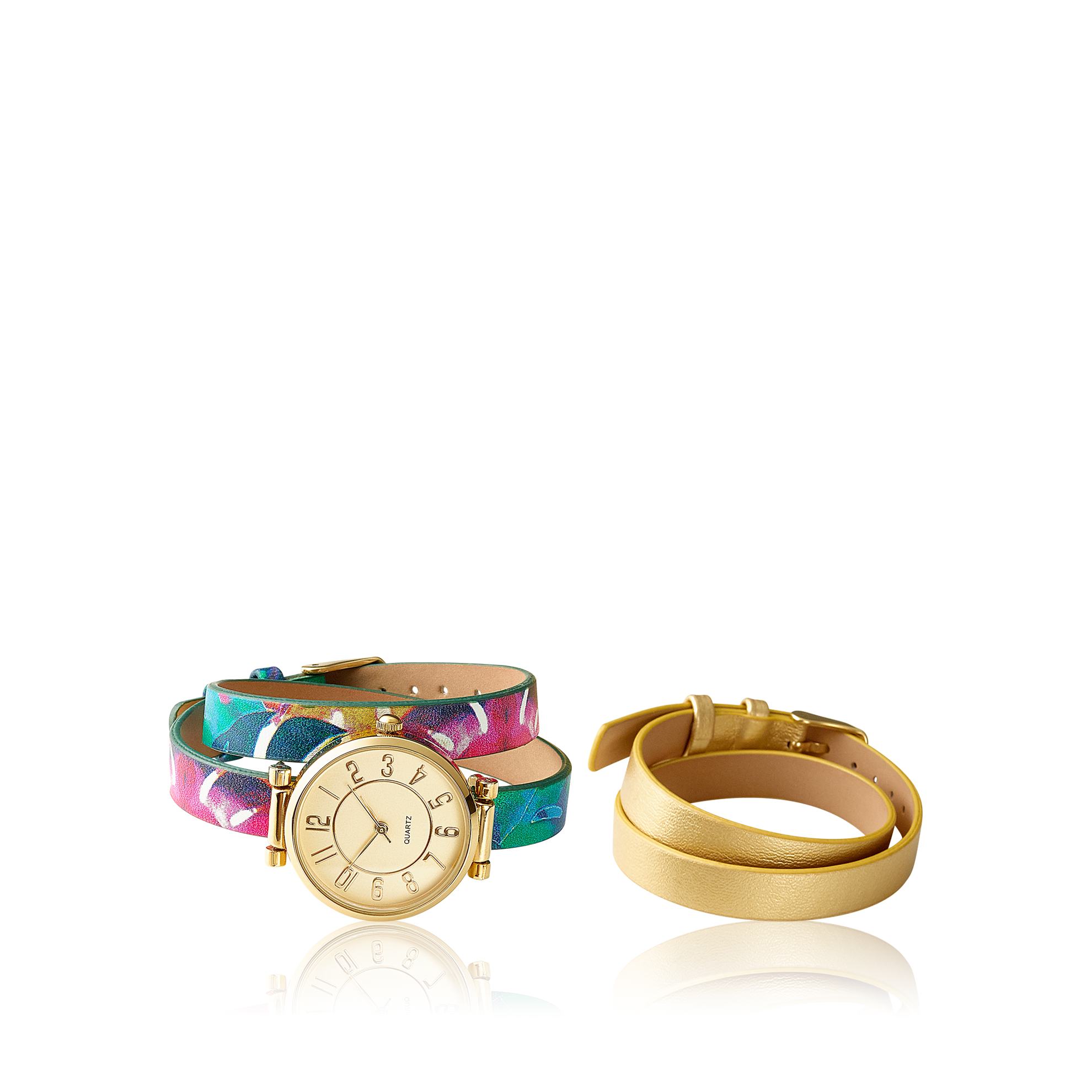 Un reloj de pulsera y pulseras.