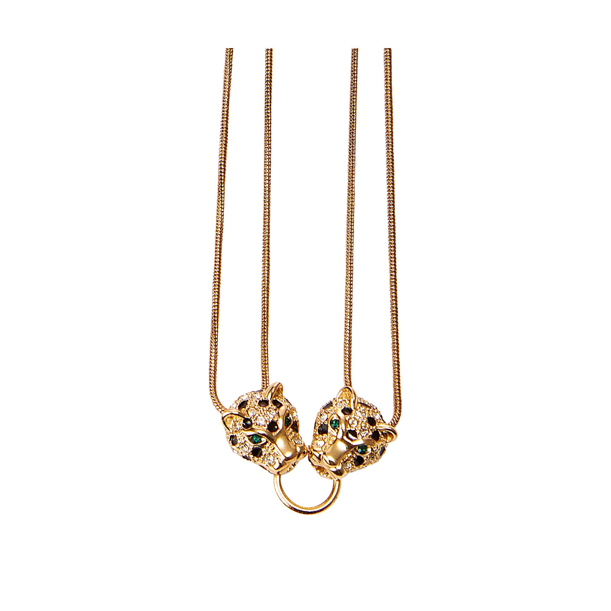 Un collar de oro con dos tigres.