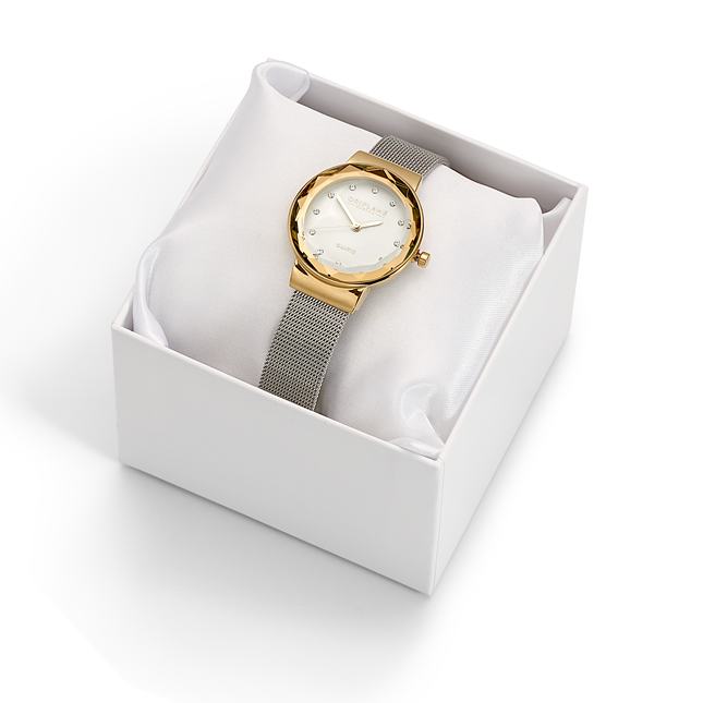 un reloj en una caja