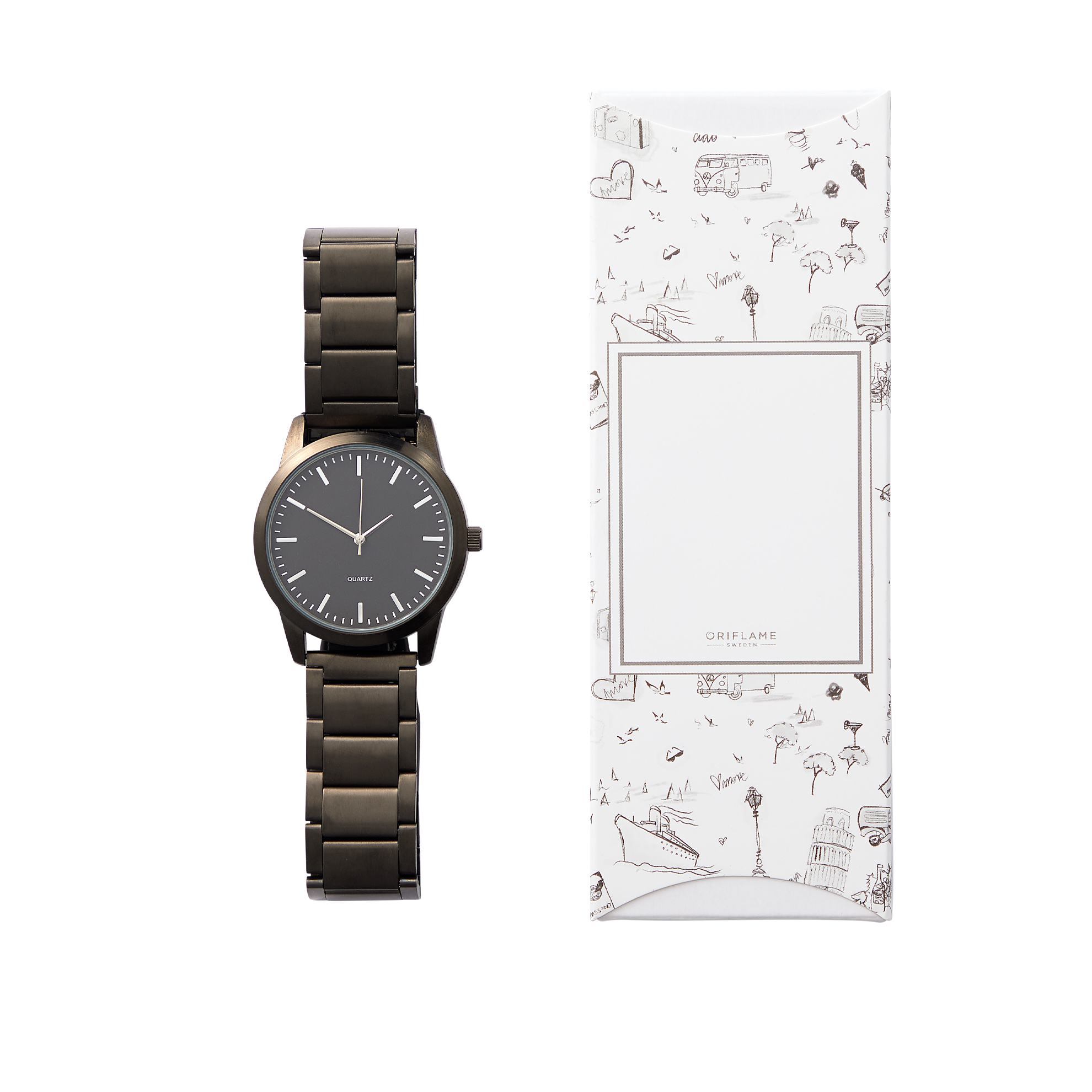 un reloj junto a una caja
