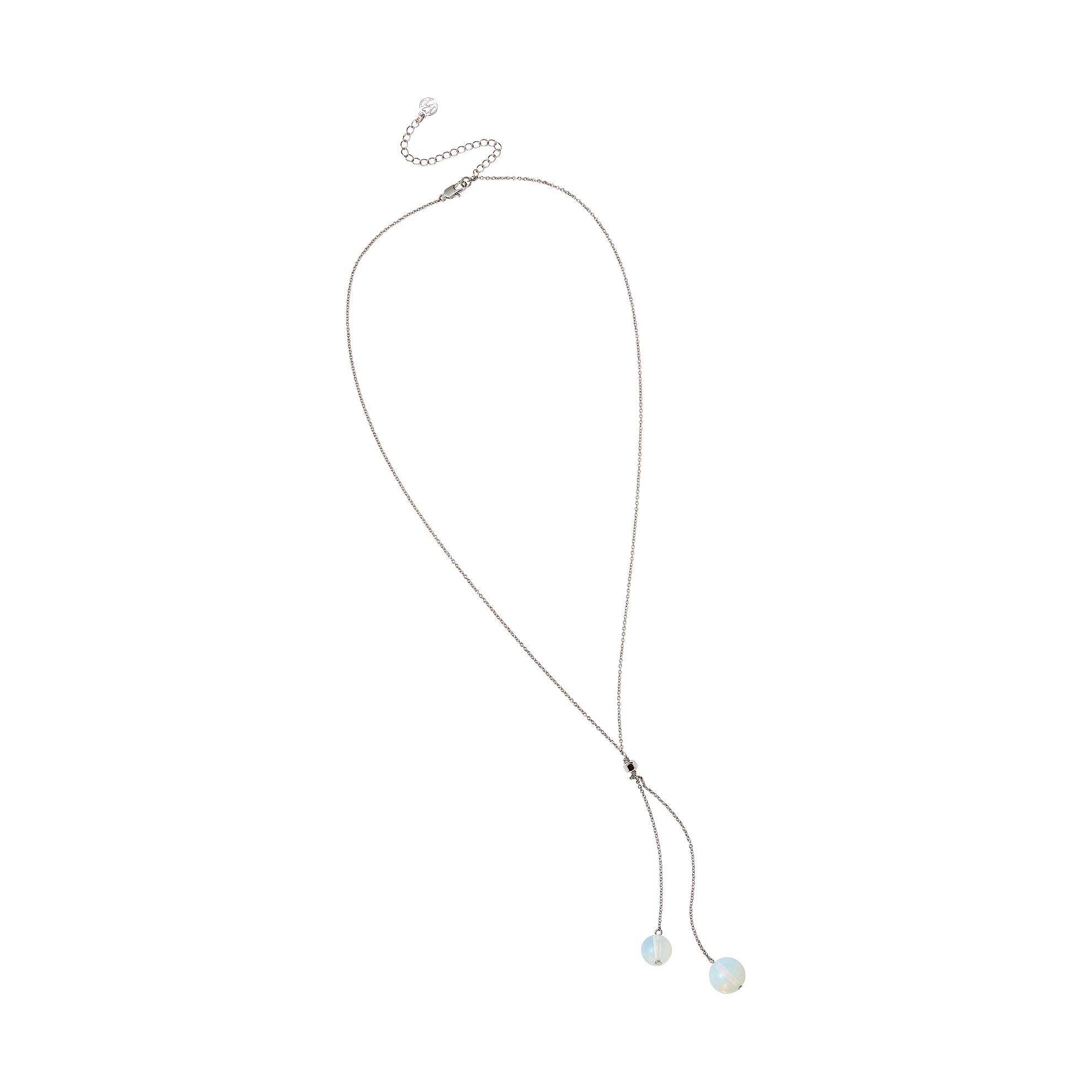 un collar con una cuenta nacarada