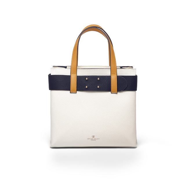 una bolsa blanca y azul