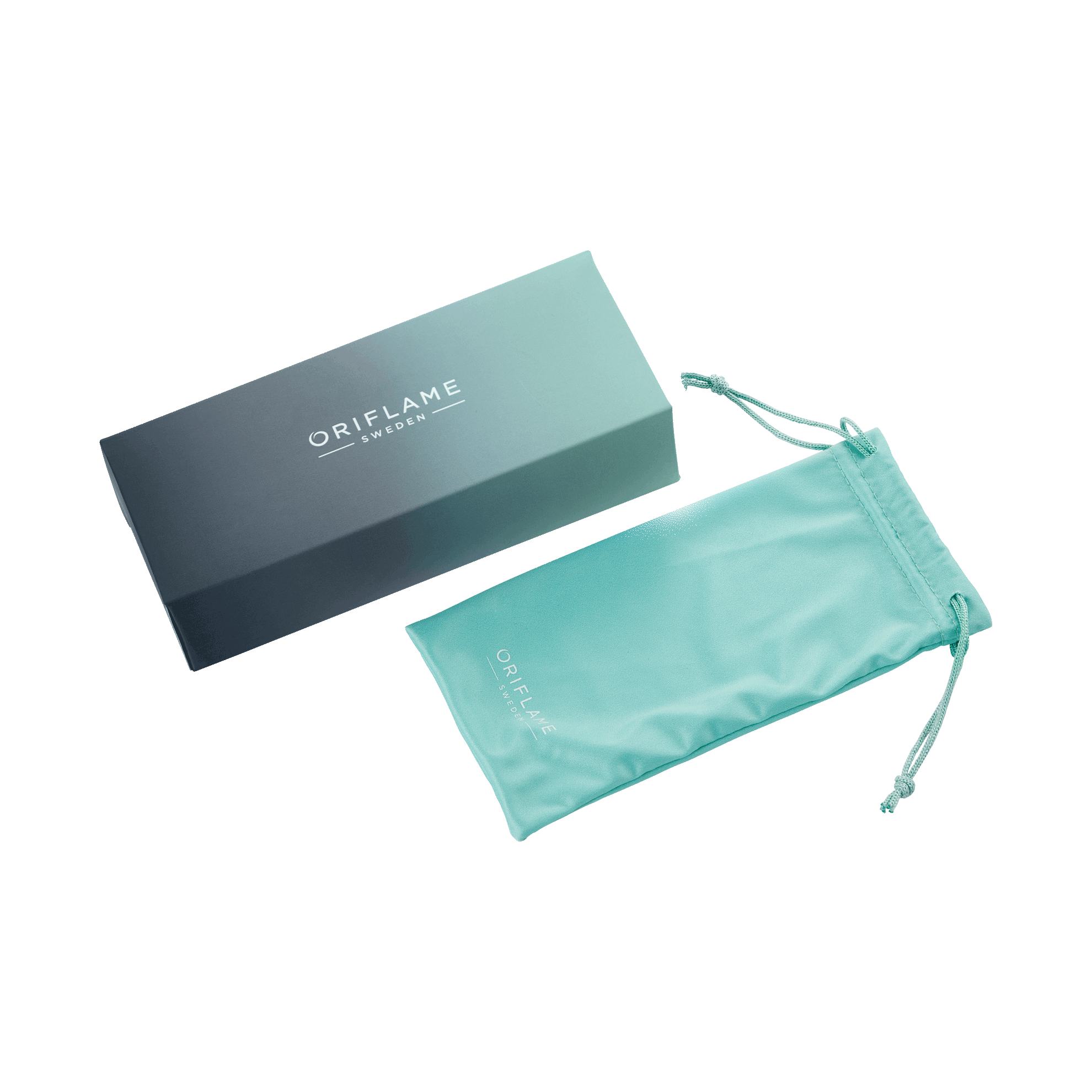 una caja y una bolsa con cordones