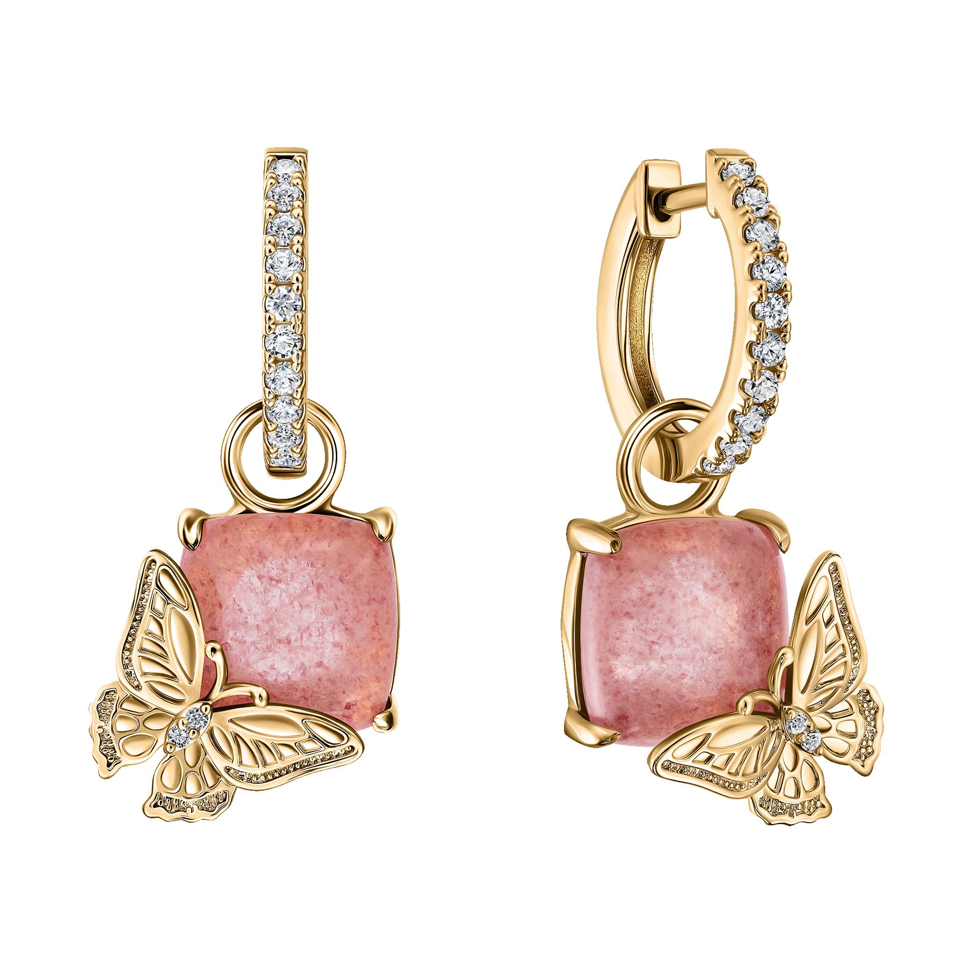 Un par de pendientes con piedras rosas y mariposas.