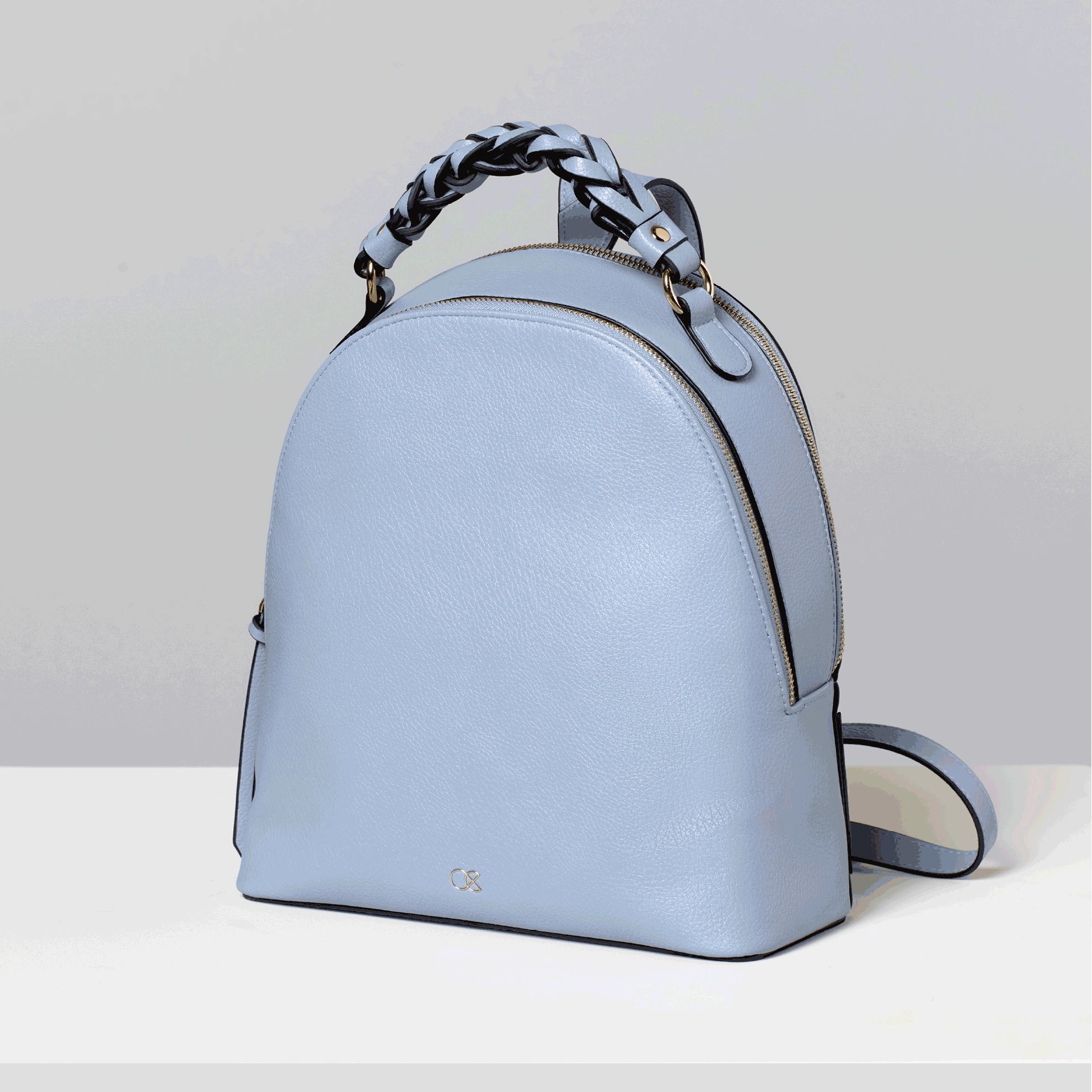 örgülü sapı olan mavi dəri sırt çantası