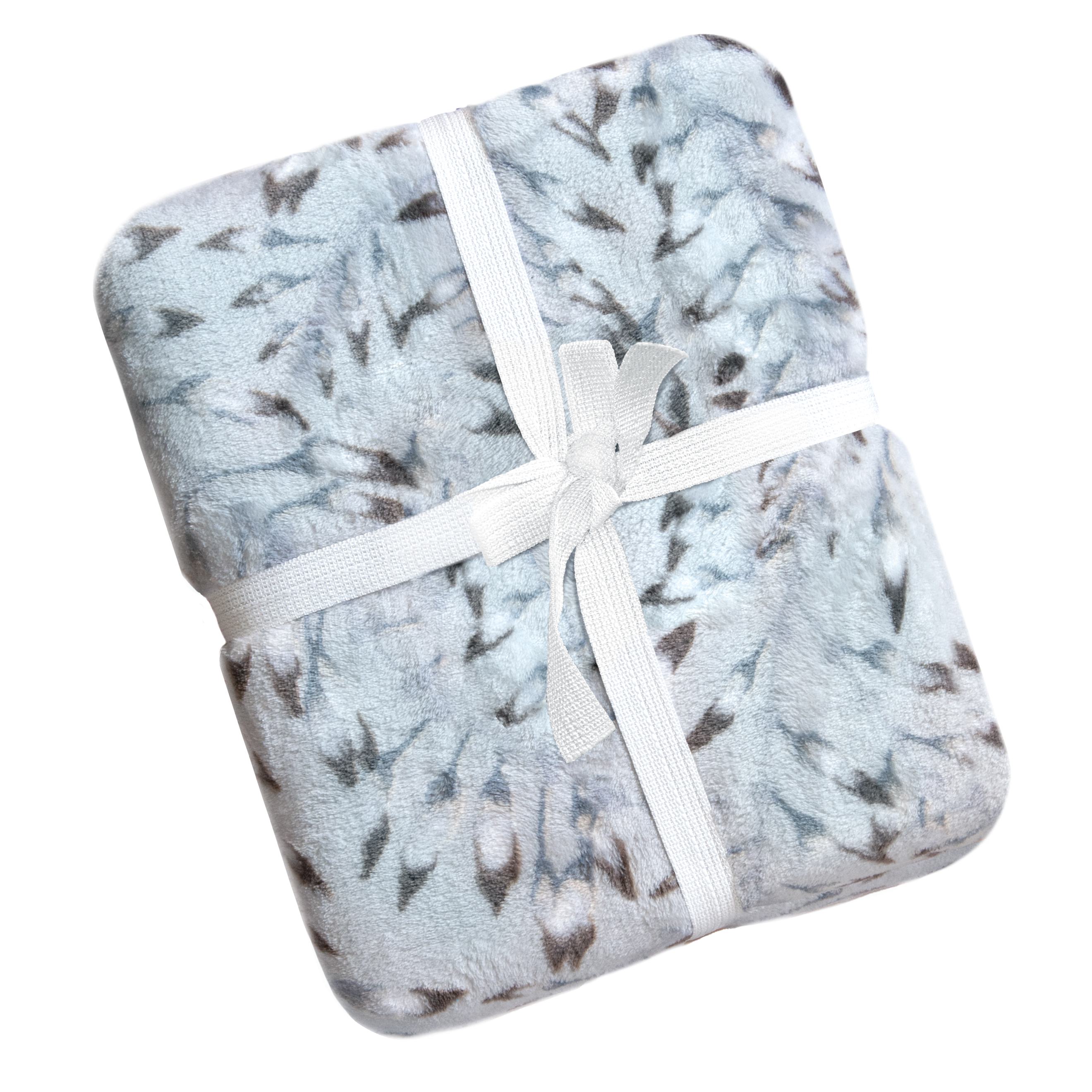 ковдра, обгорнута білою стрічкою