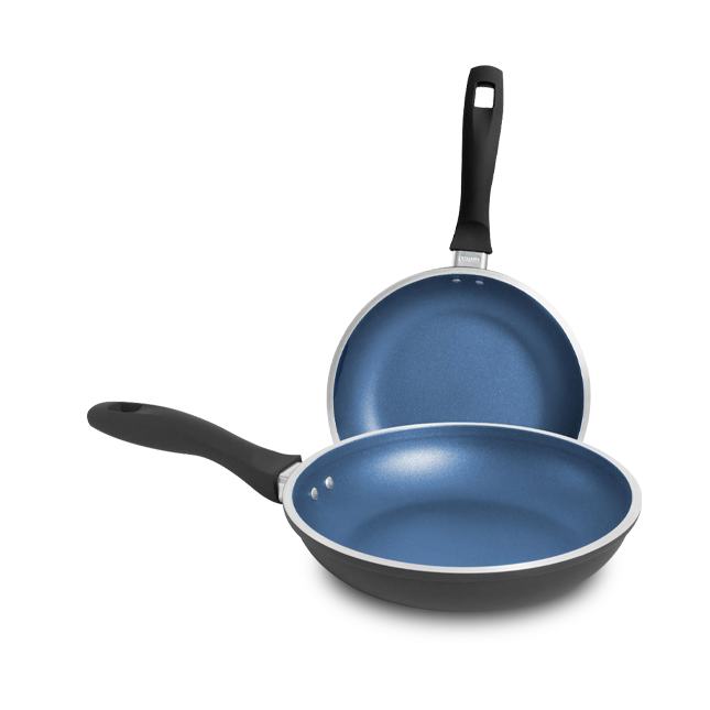 una sartén con tapa