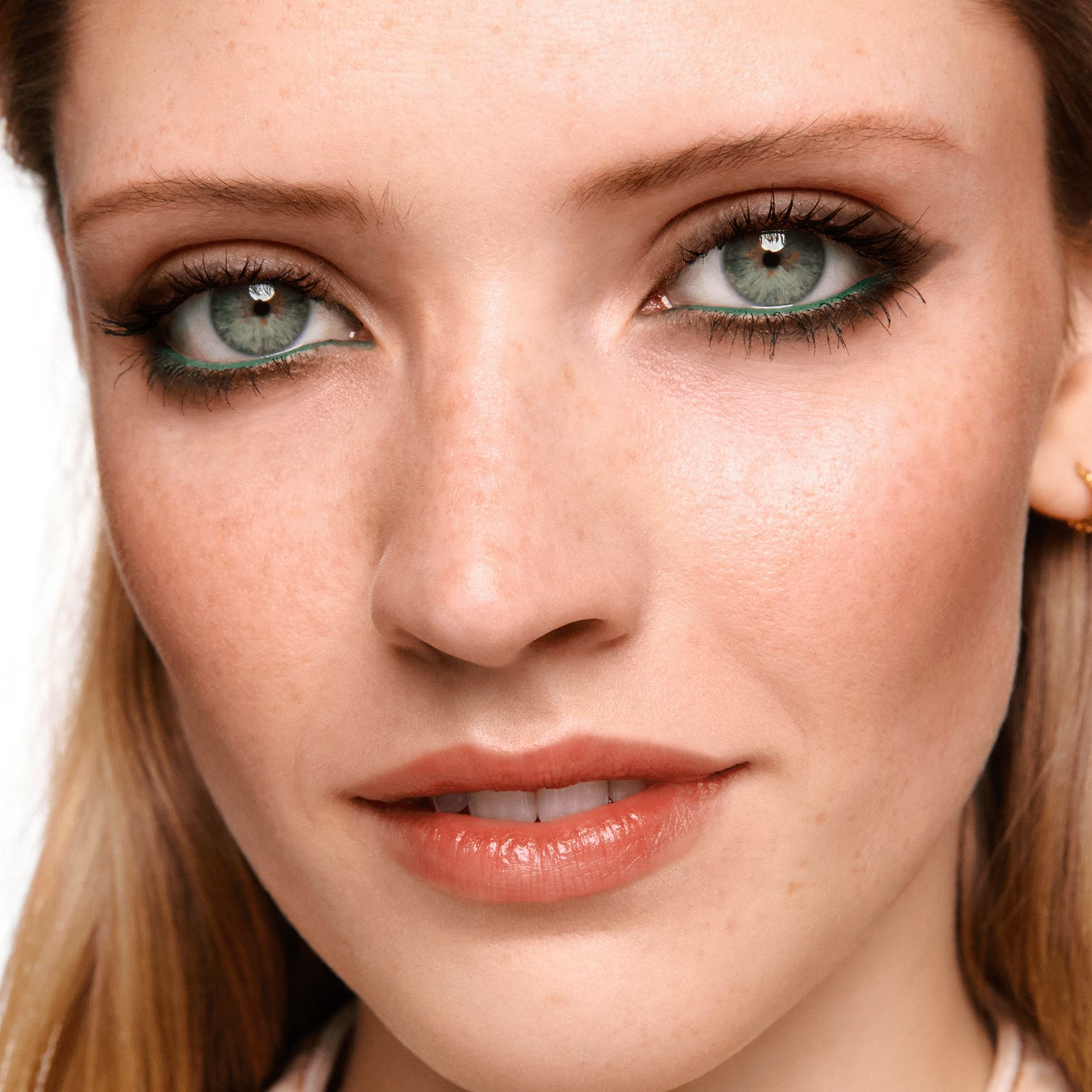 bir kadının yüzünün yakın çekimi