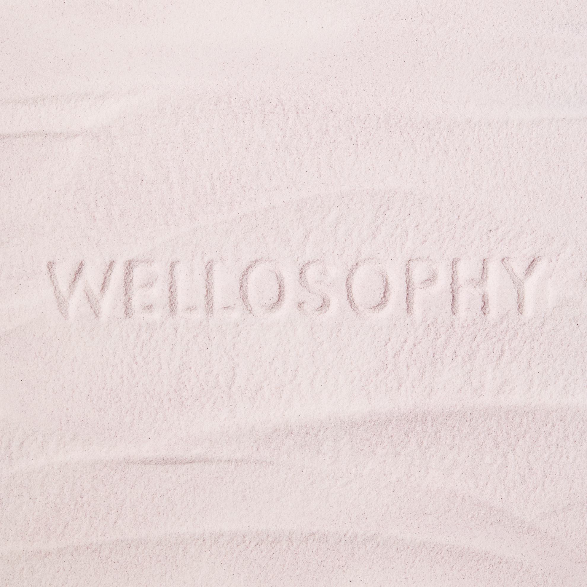 baltas smėlis su užrašu