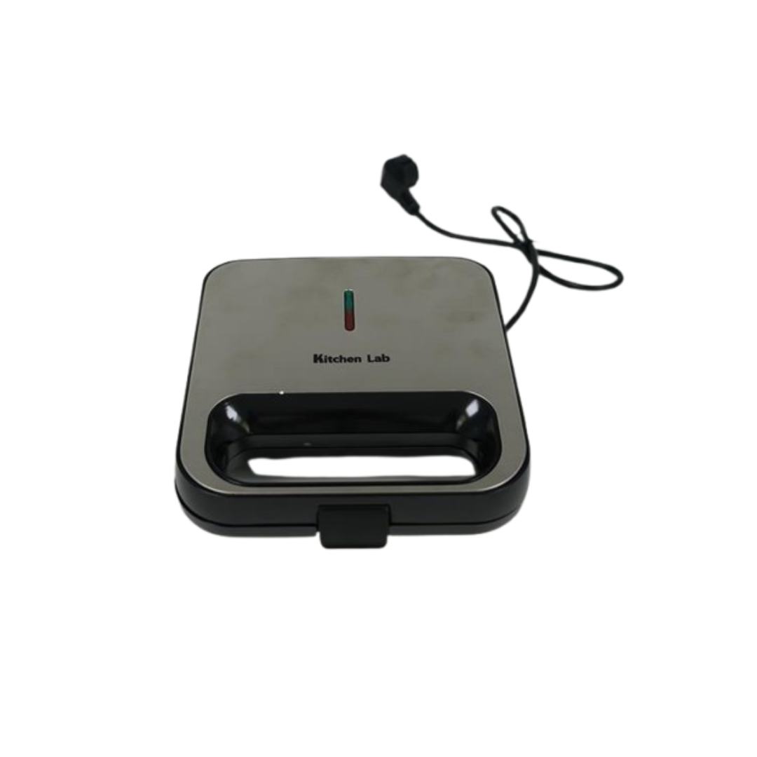 un ustensile de cuisine noir et argent