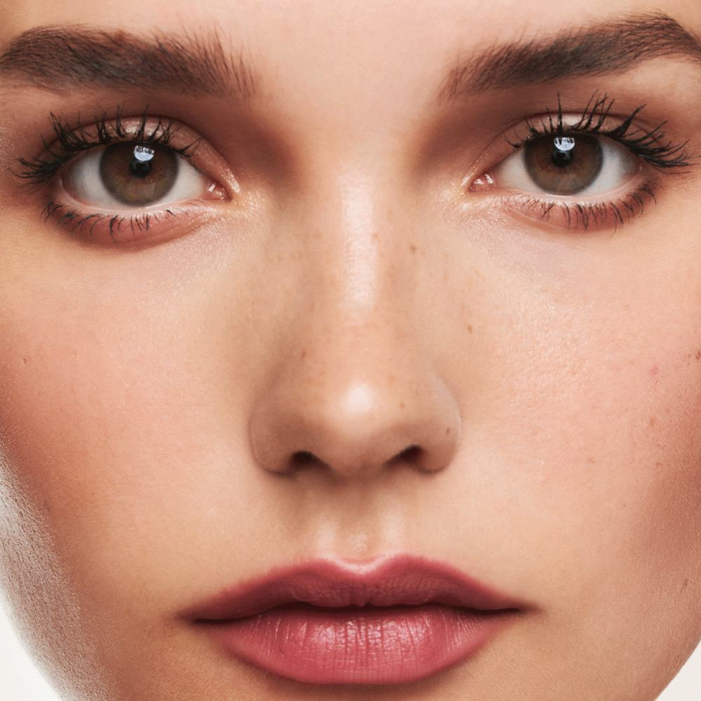 egy nő arcának közeli képe