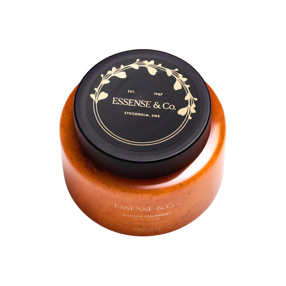 un borcan de cremă pe fond alb