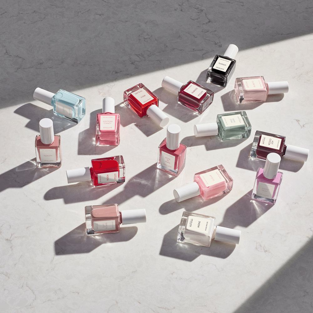 μια ομάδα μπουκαλιών βερνικιού νυχιών