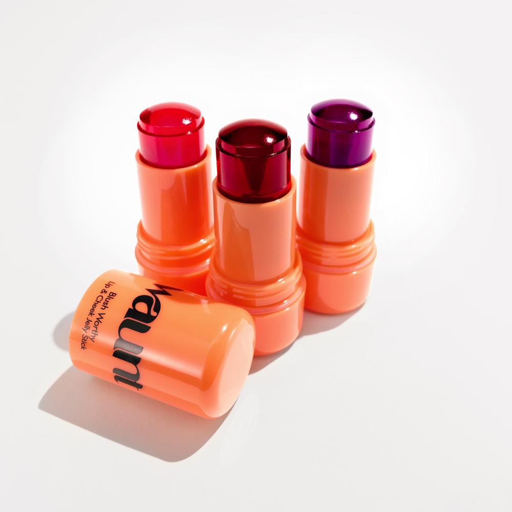 grupa pomadek w różnych kolorach