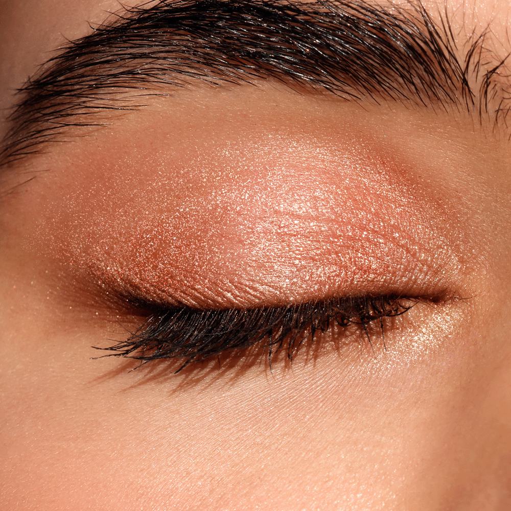 et nærbillede af en persons øje