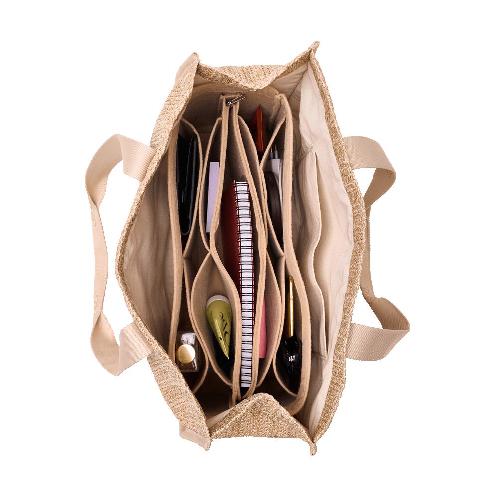 ներսում տարբեր իրերով պայուսակ