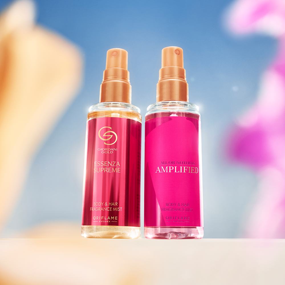 eine Gruppe rosa Flaschen mit rosa Sprühköpfen