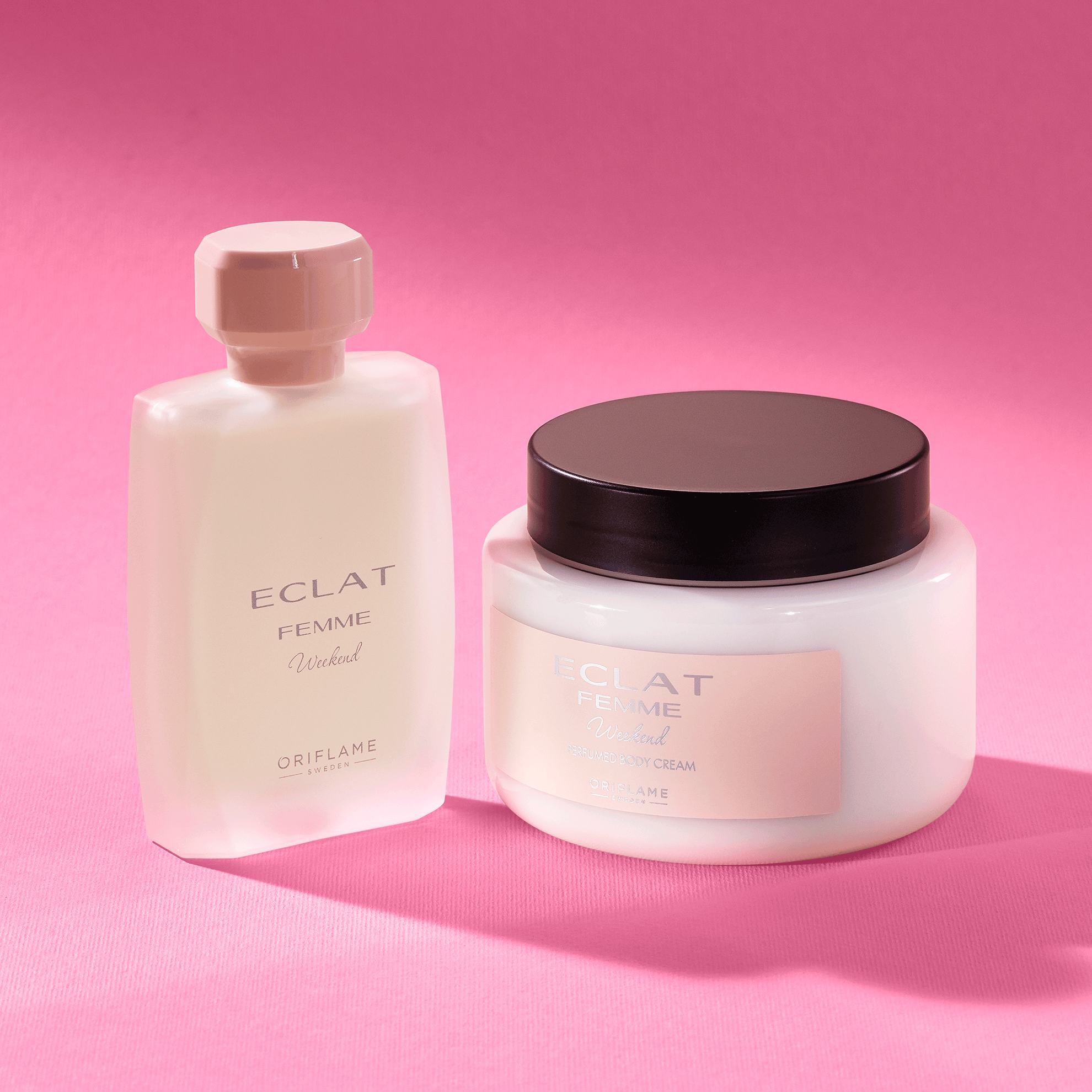 un grup de flacoane cu cremă și loțiune