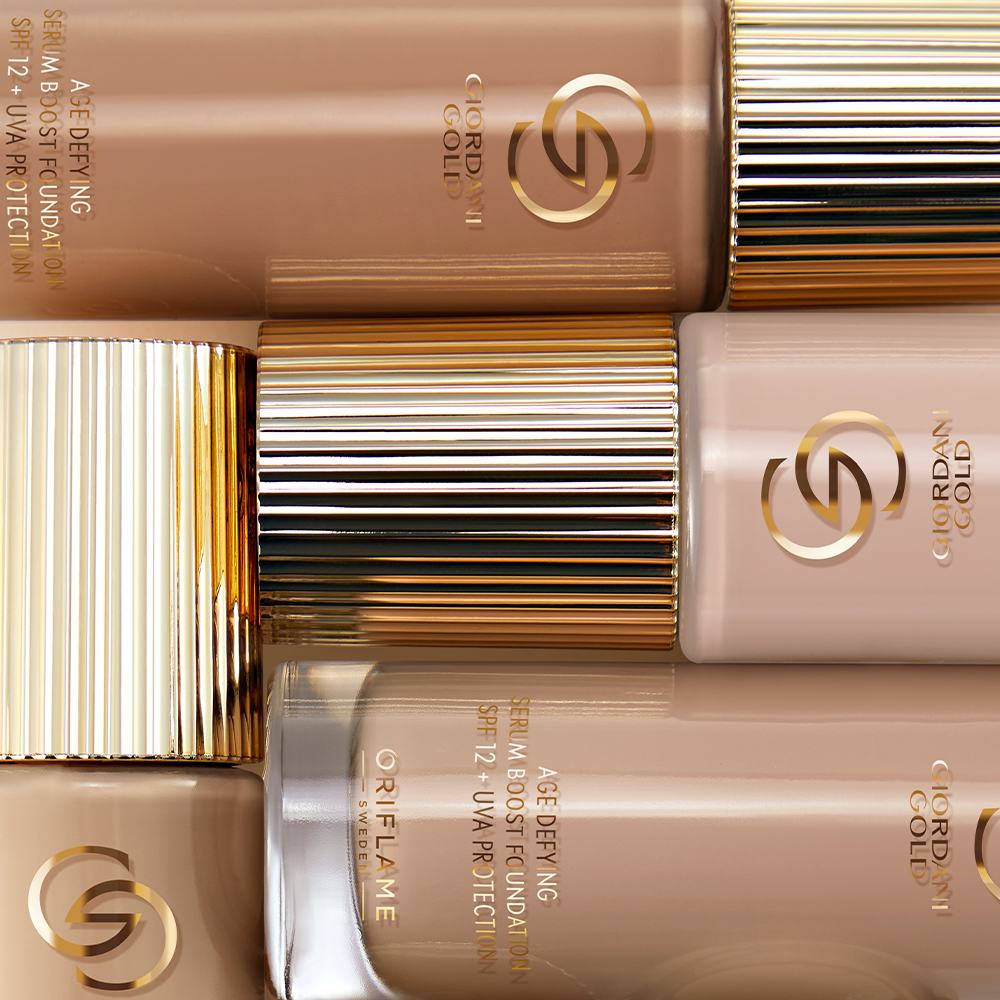 група флаконів з косметикою