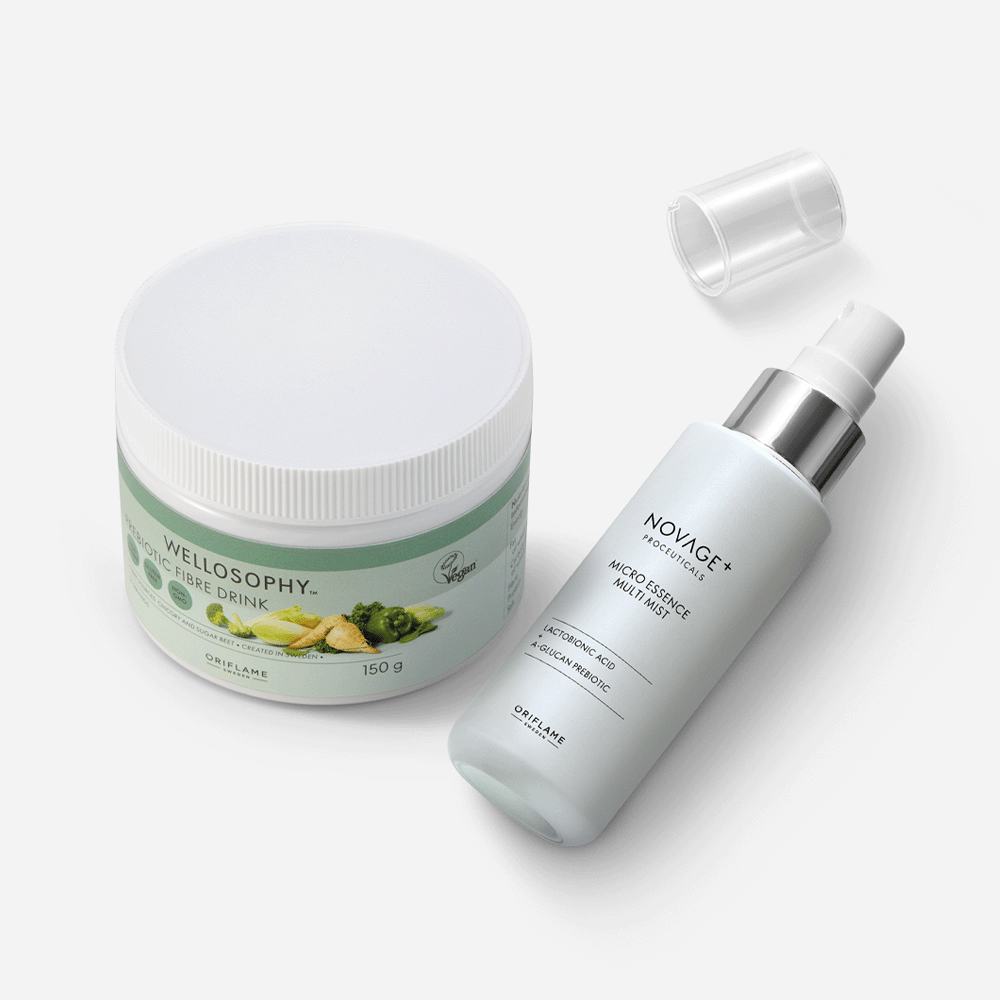 um recipiente branco com uma tampa branca e um recipiente branco com um rótulo verde