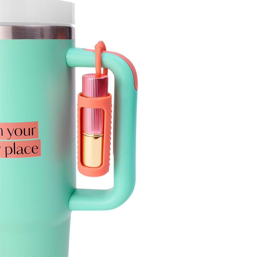 egy türkizkék bögre közeli képe