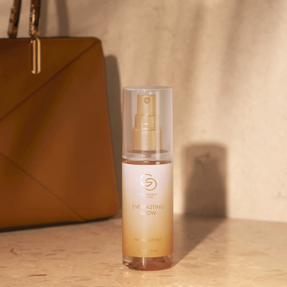 бутылочка с жидкостью на прилавке