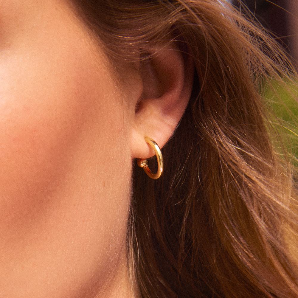 zbliżenie ucha kobiety