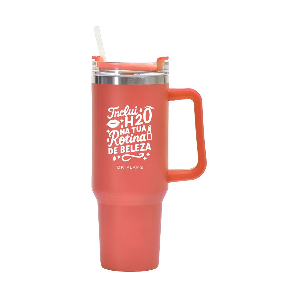 um copo de plástico vermelho com uma palhinha