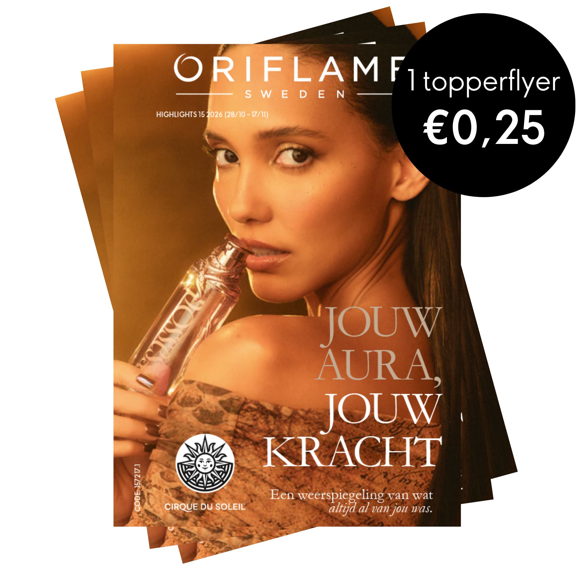 een vrouw die een flesje parfum vasthoudt