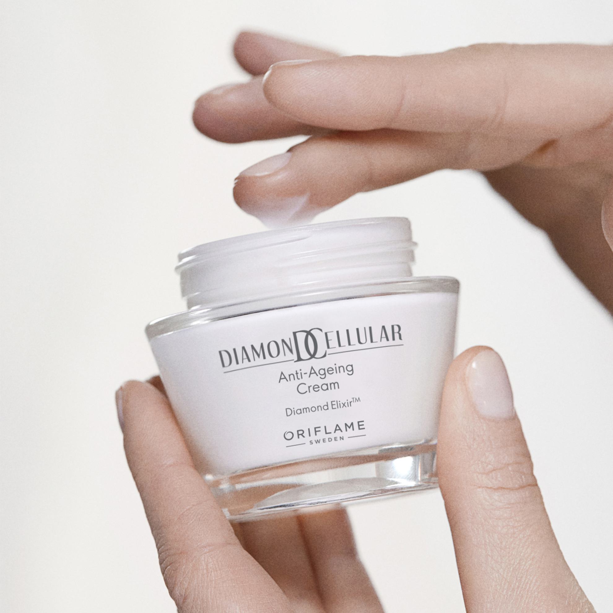 https://media-cdn.oriflame.com/productImage?externalMediaId=product-management-media%2fProducts%2f13659%2fMK%2f13659_3.png&id=15020817&version=5