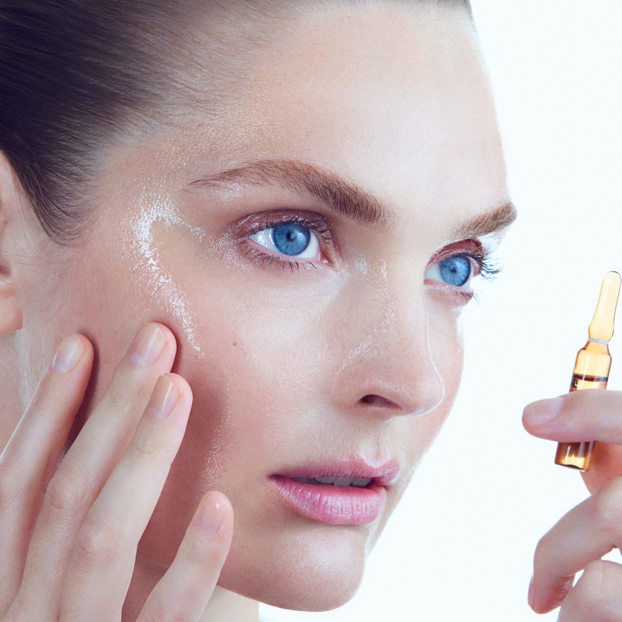 https://media-cdn.oriflame.com/productImage?externalMediaId=product-management-media%2fProducts%2f145054%2fRO%2f145054_3.png&id=2024-03-11T09-43-08-218Z_MediaMigration&version=1675251036