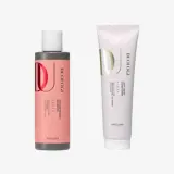 en närbild av en flaska