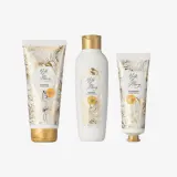 en grupp vita och guldfärgade flaskor