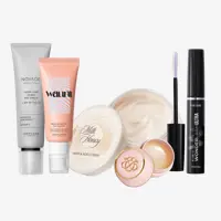 un grupo de productos de maquillaje