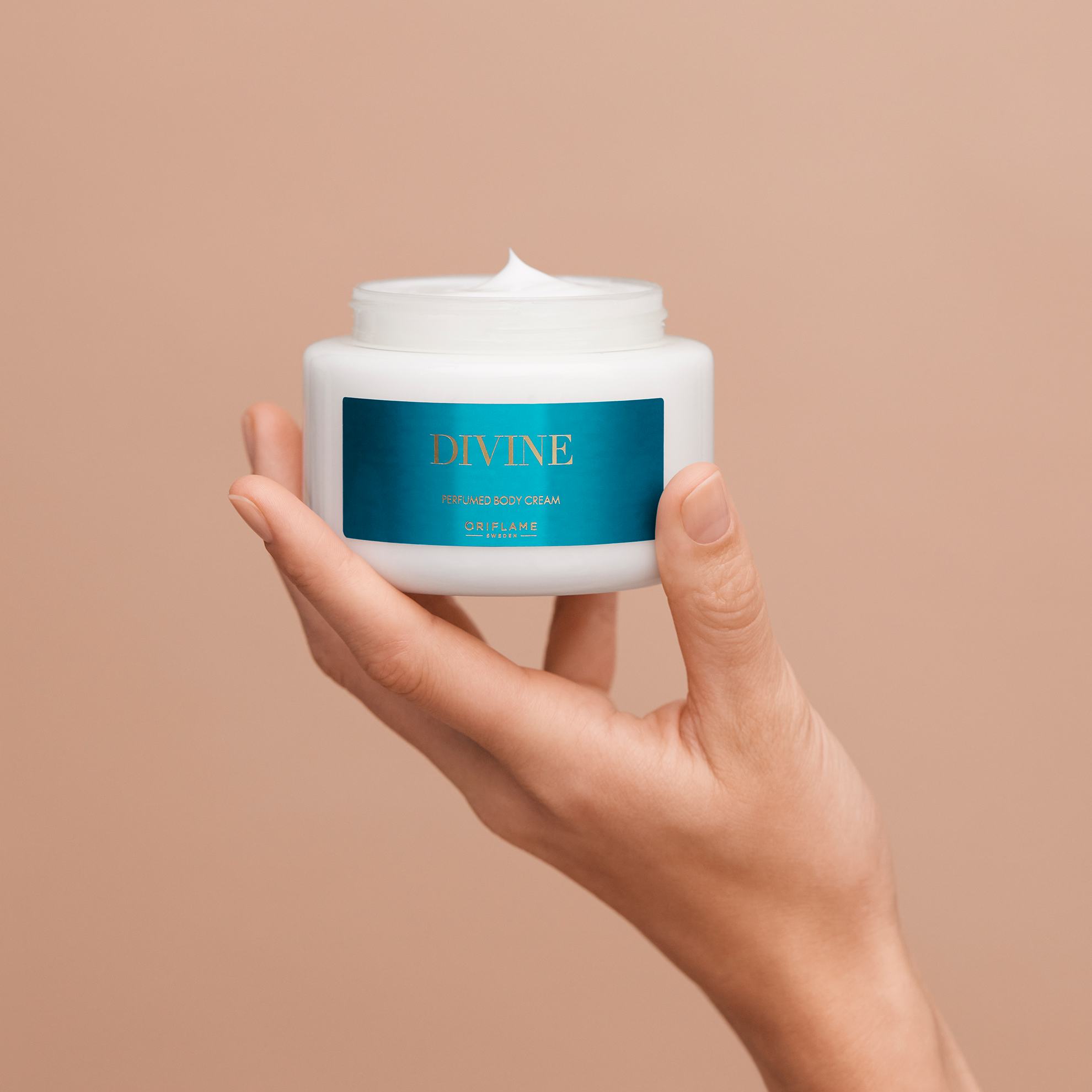 https://media-cdn.oriflame.com/productImage?externalMediaId=product-management-media%2fProducts%2f152871%2f152871_5.png&id=20243180&version=1