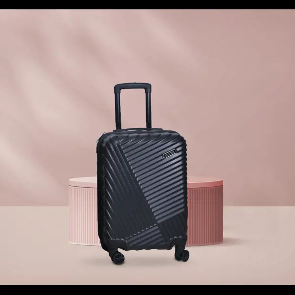 tekerlekli siyah bavul