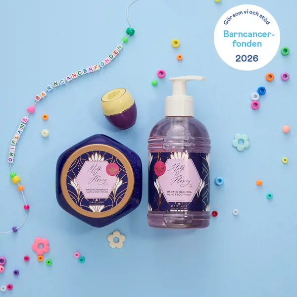 en grupp flaskor med vätska och pärlor