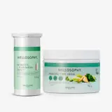 un grupo de envases blancos con etiquetas verdes