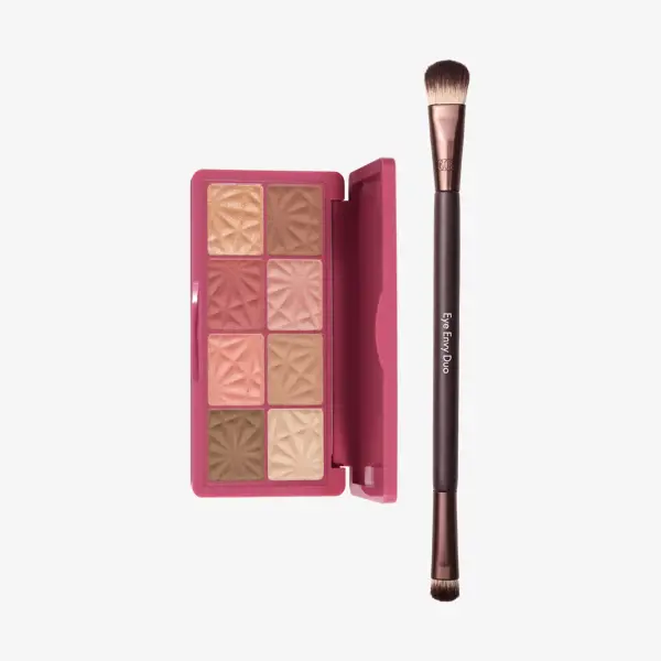 un prim-plan al unei pensule de machiaj