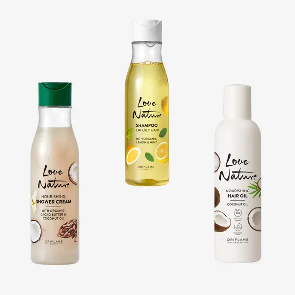 un grup de sticle de șampon