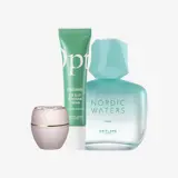 um conjunto de cosméticos sobre um fundo branco