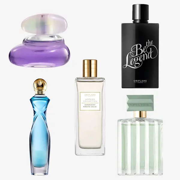 un grup de sticluțe de parfum