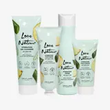 sekelompok botol sampo dan kondisioner